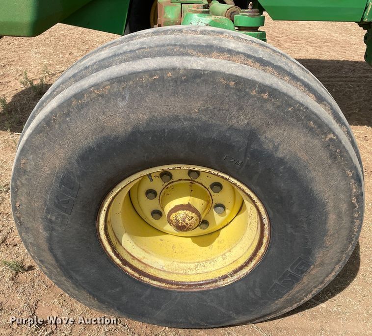 image for item DJ5168 1999 John Deere 8100  tractor