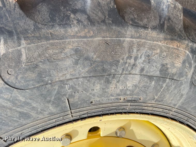 image for item DJ5168 1999 John Deere 8100  tractor