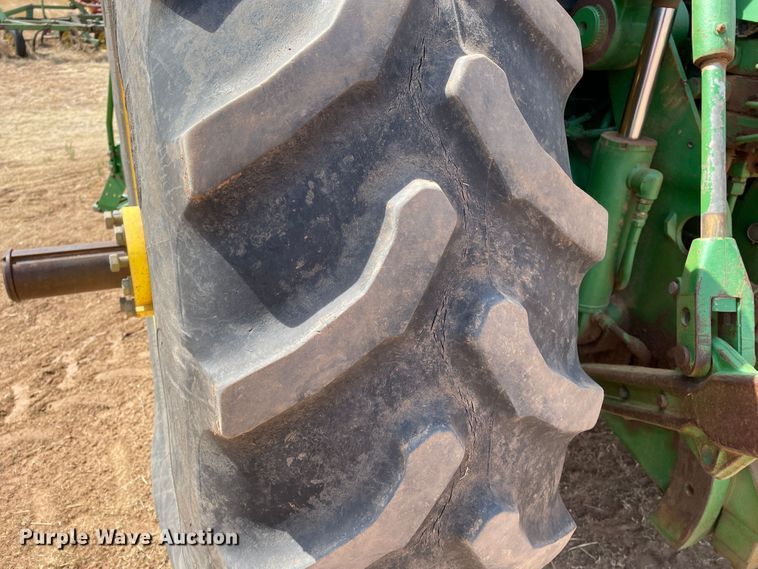 image for item DJ5168 1999 John Deere 8100  tractor