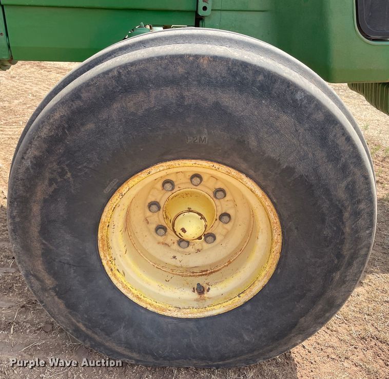 image for item DJ5168 1999 John Deere 8100  tractor