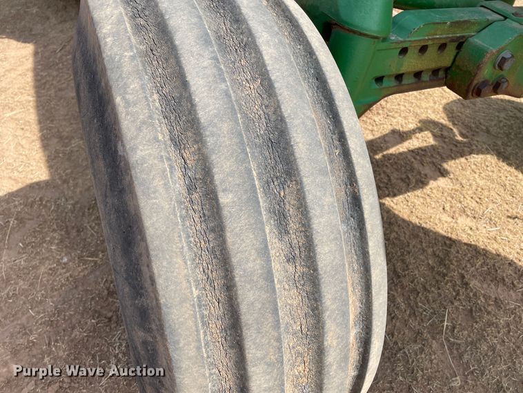 image for item DJ5168 1999 John Deere 8100  tractor