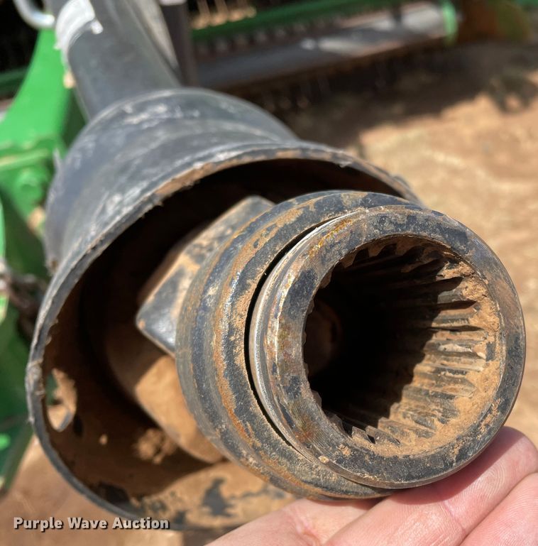 image for item DJ5174 2014 John Deere 569  round baler