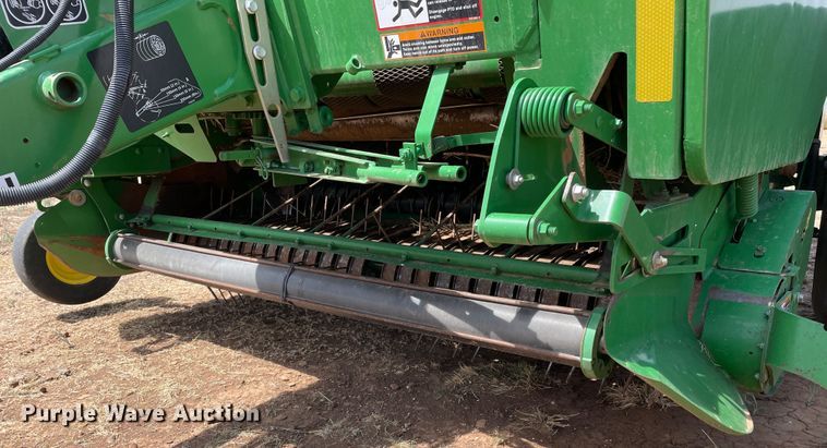 image for item DJ5174 2014 John Deere 569  round baler