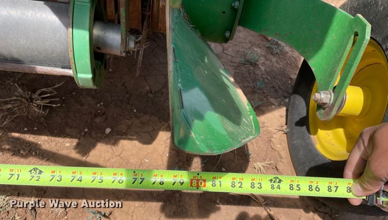 image for item DJ5174 2014 John Deere 569  round baler