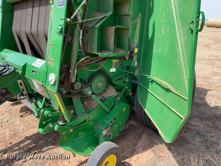 image for item DJ5174 2014 John Deere 569  round baler