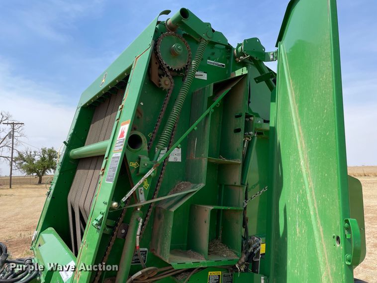 image for item DJ5174 2014 John Deere 569  round baler