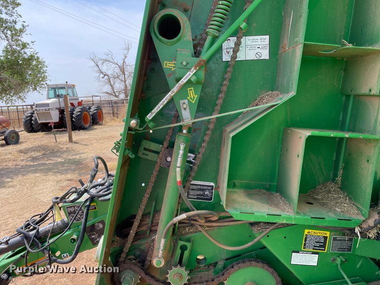 image for item DJ5174 2014 John Deere 569  round baler