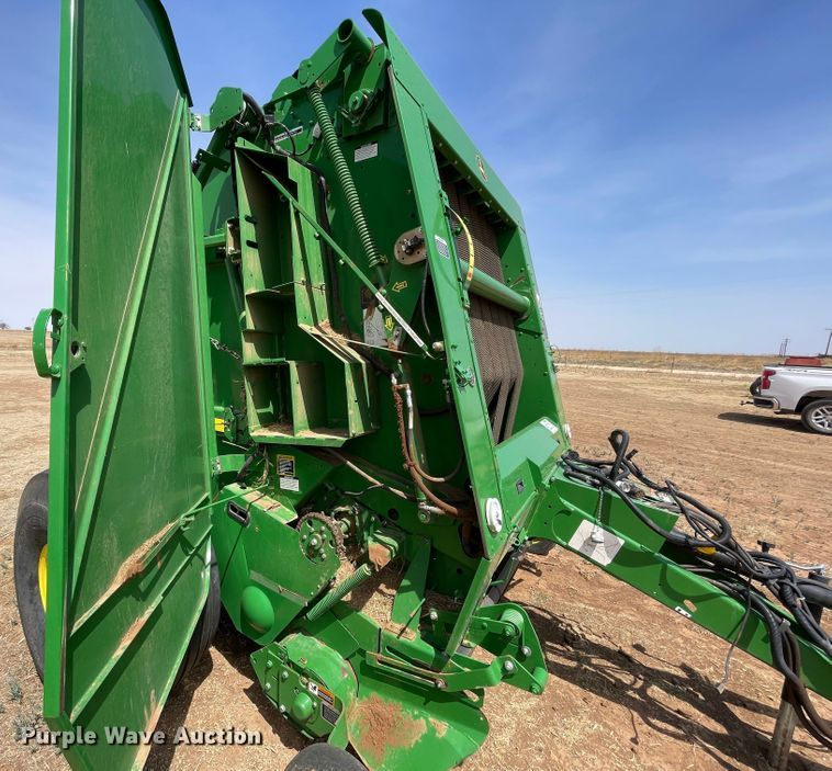 image for item DJ5174 2014 John Deere 569  round baler