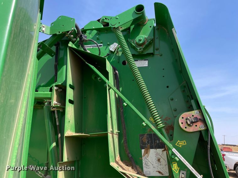 image for item DJ5174 2014 John Deere 569  round baler
