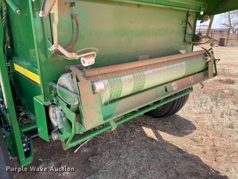 image for item DJ5174 2014 John Deere 569  round baler