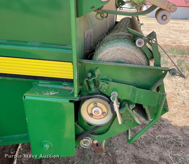 image for item DJ5174 2014 John Deere 569  round baler