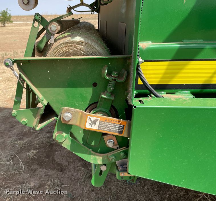 image for item DJ5174 2014 John Deere 569  round baler