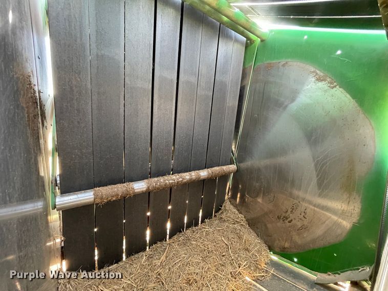 image for item DJ5174 2014 John Deere 569  round baler