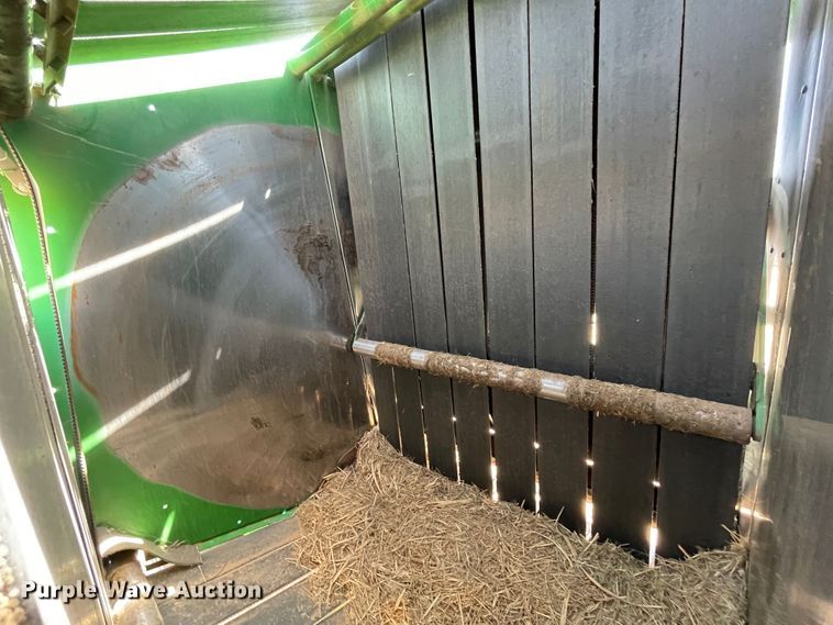 image for item DJ5174 2014 John Deere 569  round baler