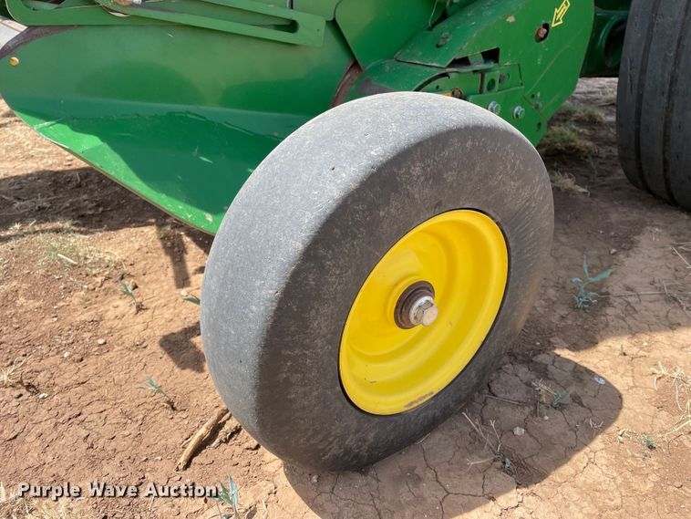 image for item DJ5174 2014 John Deere 569  round baler
