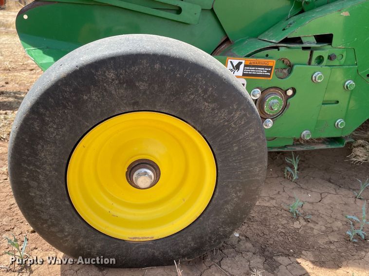 image for item DJ5174 2014 John Deere 569  round baler