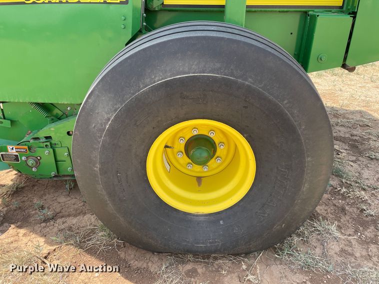 image for item DJ5174 2014 John Deere 569  round baler