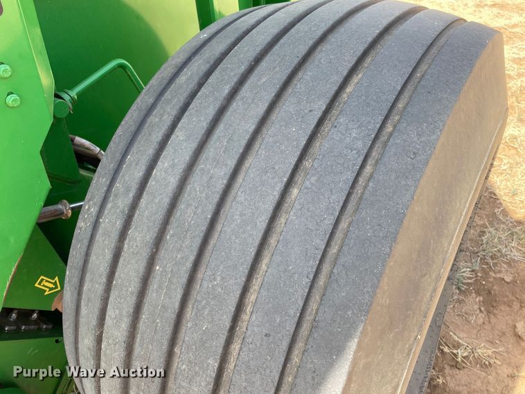 image for item DJ5174 2014 John Deere 569  round baler