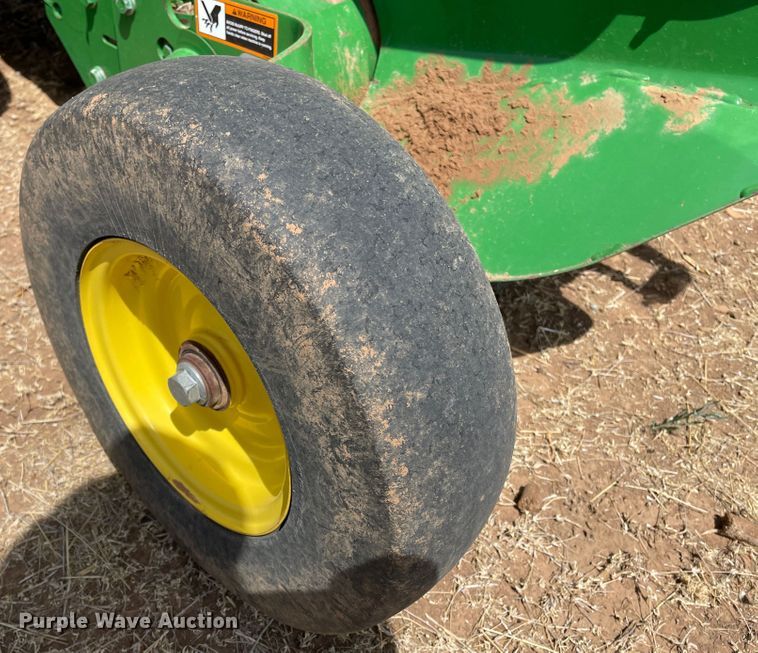 image for item DJ5174 2014 John Deere 569  round baler