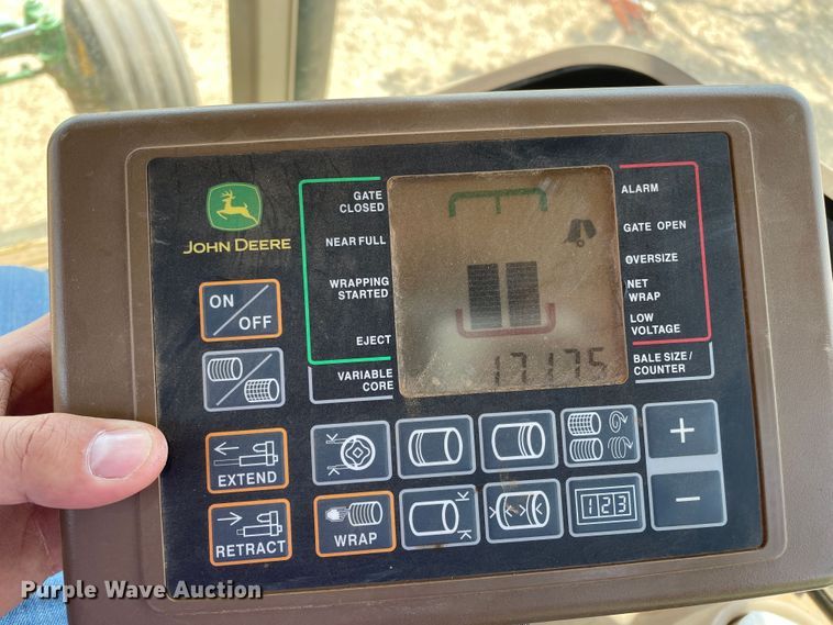 image for item DJ5174 2014 John Deere 569  round baler