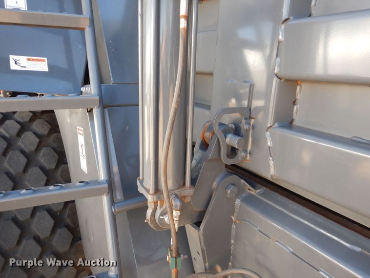 image for item DJ8958 Massey Ferguson 2290  large square baler