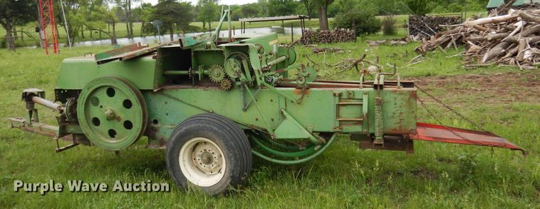 image for item DK0973 John Deere 346  small square baler