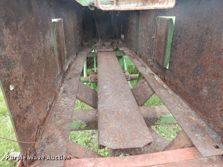 image for item DK0973 John Deere 346  small square baler