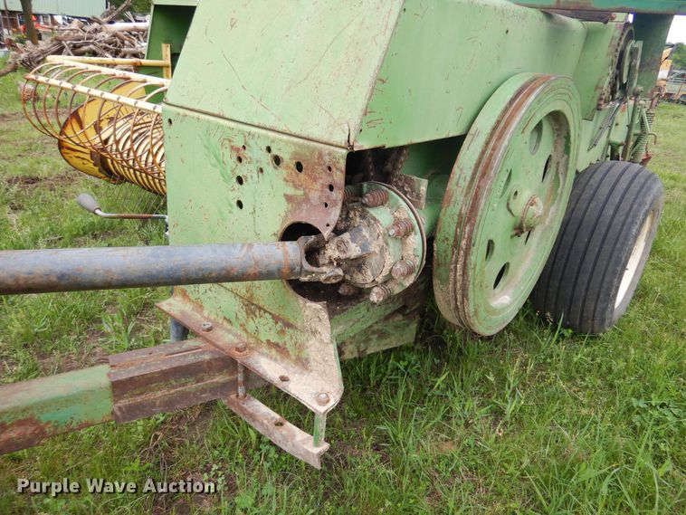 image for item DK0973 John Deere 346  small square baler