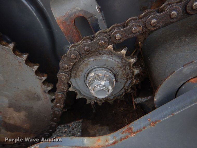 image for item DL4246 Massey Ferguson 2856A  round baler