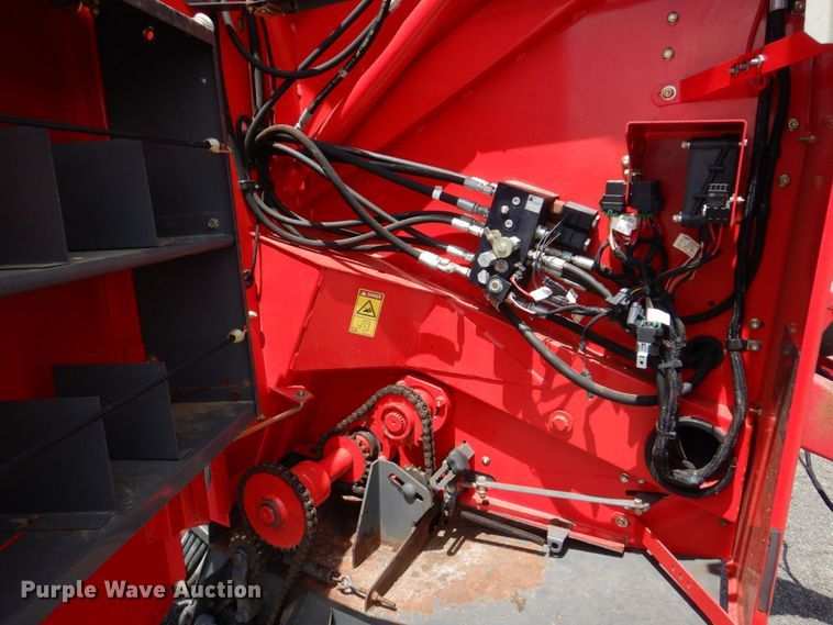 image for item DL4246 Massey Ferguson 2856A  round baler