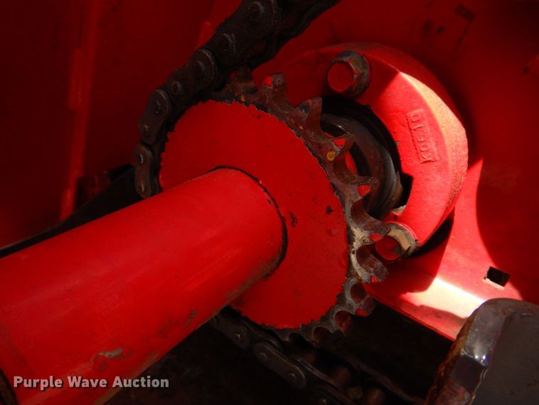 image for item DL4246 Massey Ferguson 2856A  round baler