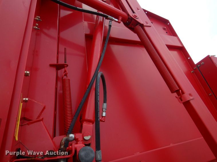 image for item DL4246 Massey Ferguson 2856A  round baler