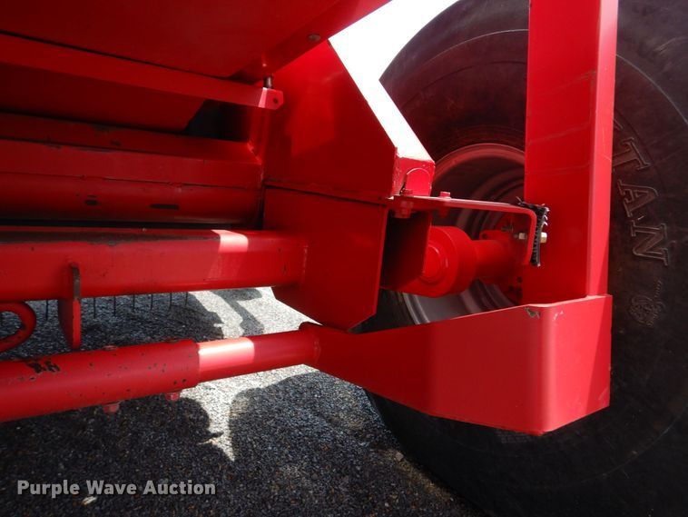 image for item DL4246 Massey Ferguson 2856A  round baler