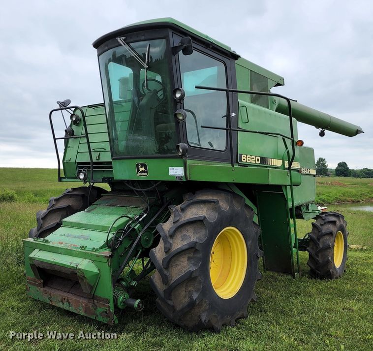 image for item DL6488 1985 John Deere 6620 Titan II  RWA combine