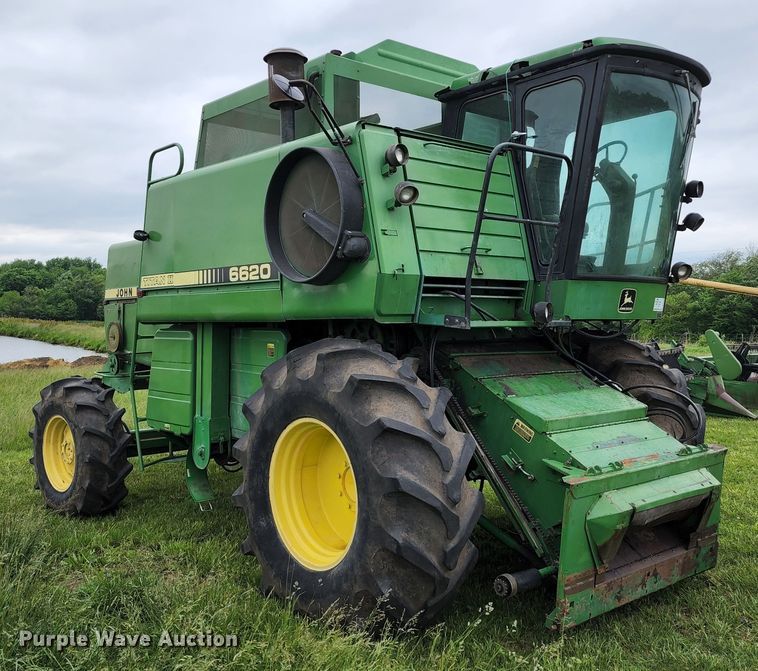 image for item DL6488 1985 John Deere 6620 Titan II  RWA combine