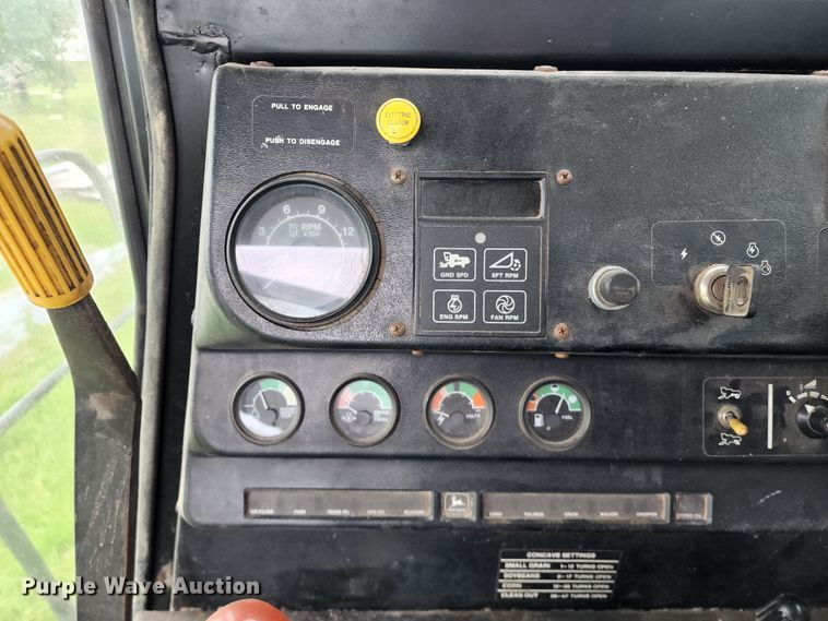 image for item DL6488 1985 John Deere 6620 Titan II  RWA combine