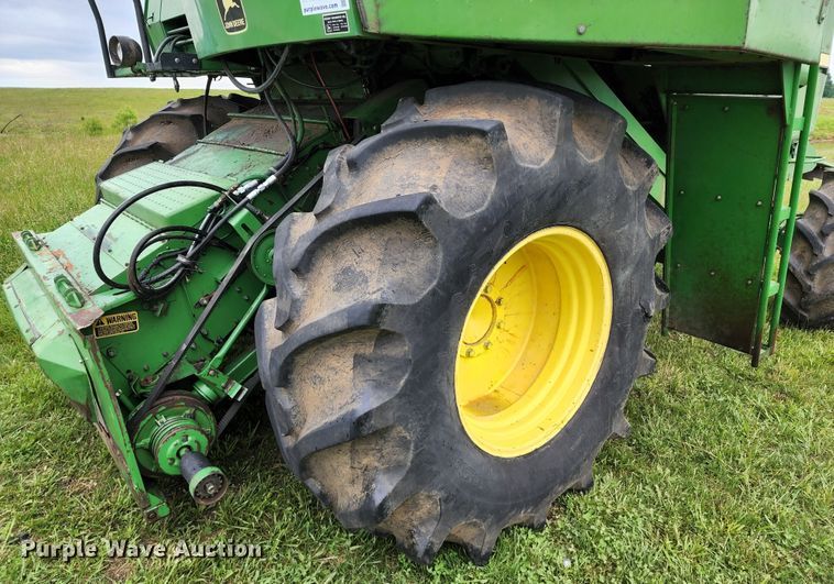 image for item DL6488 1985 John Deere 6620 Titan II  RWA combine