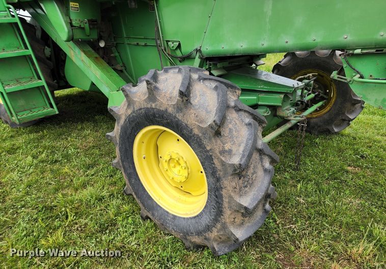 image for item DL6488 1985 John Deere 6620 Titan II  RWA combine