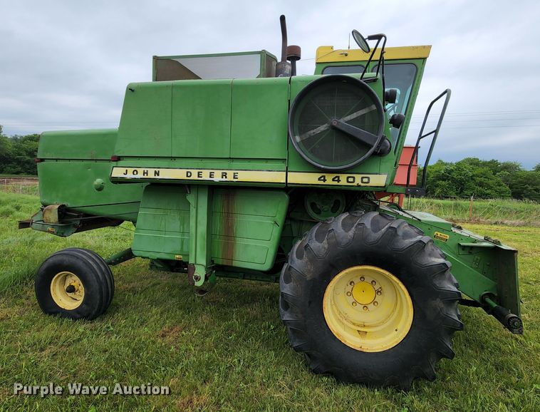 image for item DL6491 John Deere 4400  combine