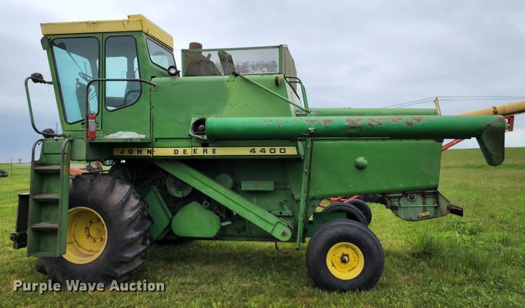 image for item DL6491 John Deere 4400  combine