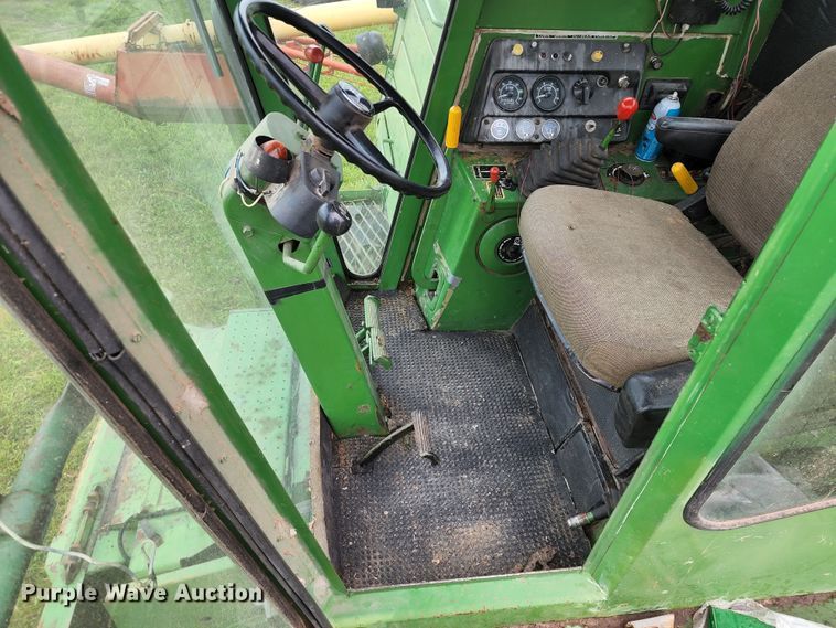 image for item DL6491 John Deere 4400  combine