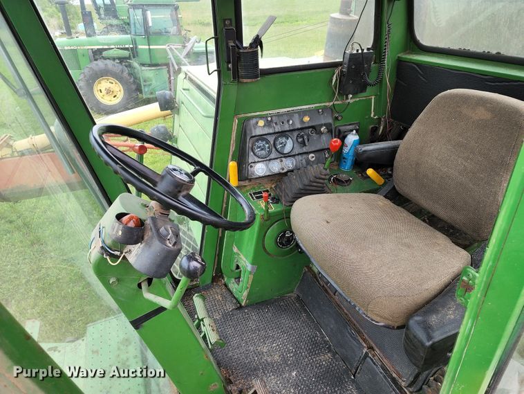 image for item DL6491 John Deere 4400  combine