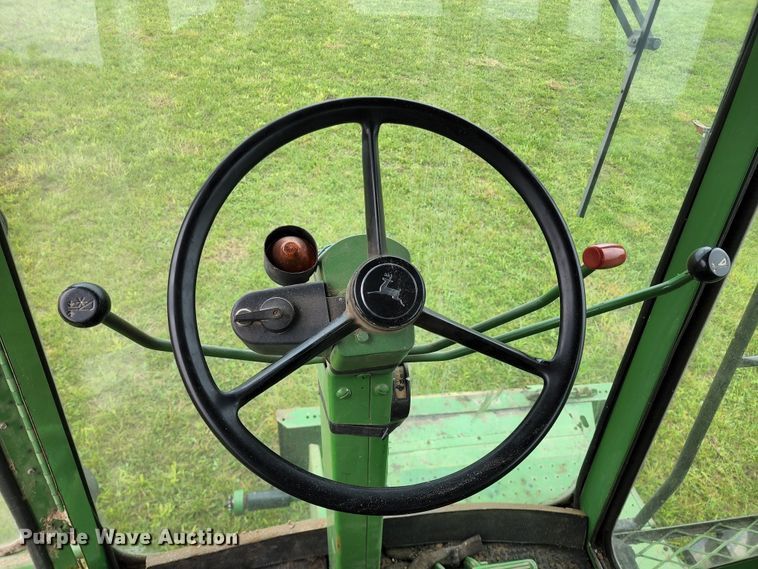 image for item DL6491 John Deere 4400  combine