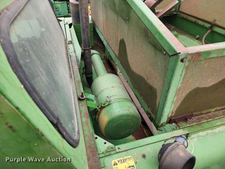 image for item DL6491 John Deere 4400  combine