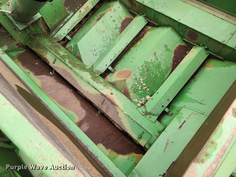 image for item DL6491 John Deere 4400  combine