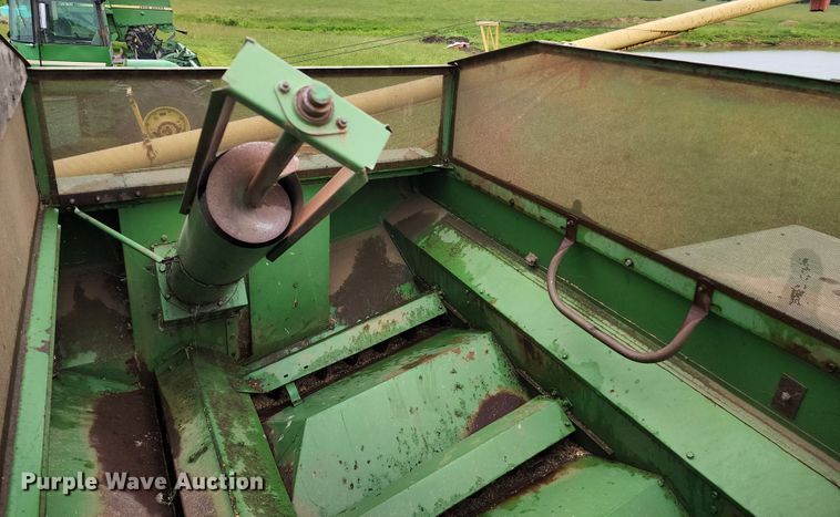 image for item DL6491 John Deere 4400  combine