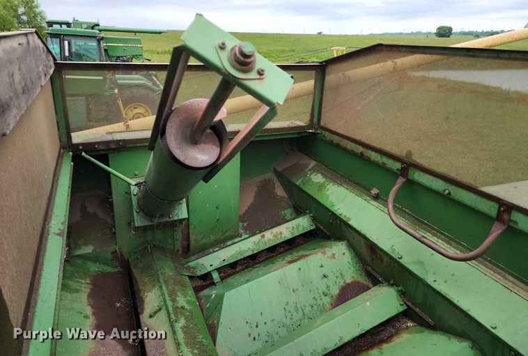 image for item DL6491 John Deere 4400  combine