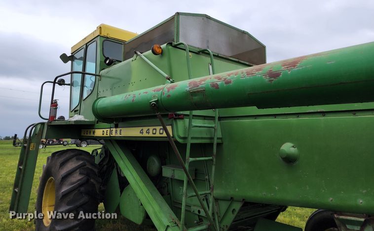 image for item DL6491 John Deere 4400  combine
