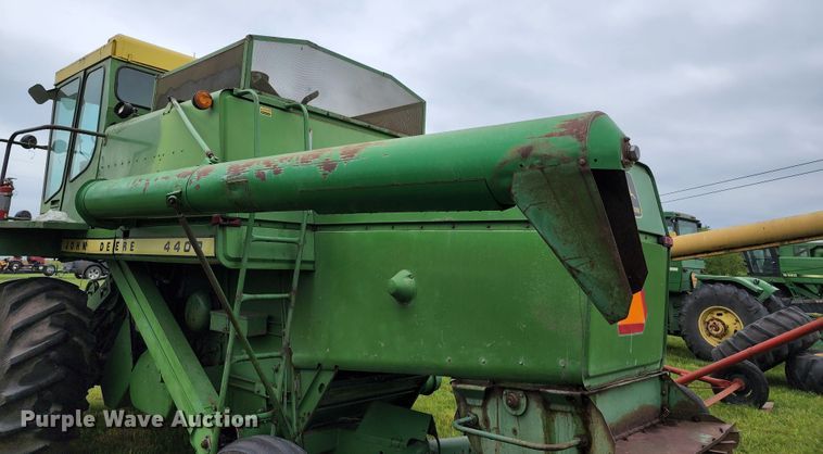 image for item DL6491 John Deere 4400  combine