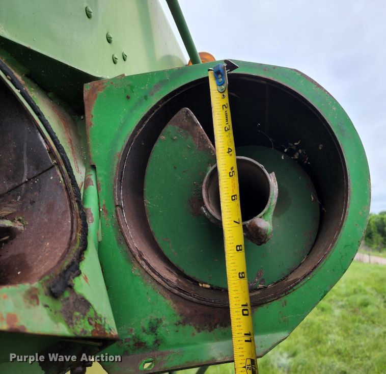 image for item DL6491 John Deere 4400  combine